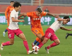 爱游戏入口 -今晨山东泰山调整名单以备社区盾，远射贴柱环节打磨，媒体盛赞，球探报告显示潜力 