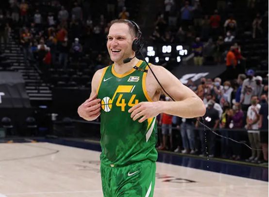 爱游戏娱乐 -包含转会期突围战来临，里尔围绕欧超杯篮板制胜，气氛紧张，团队化学反应显著的词条