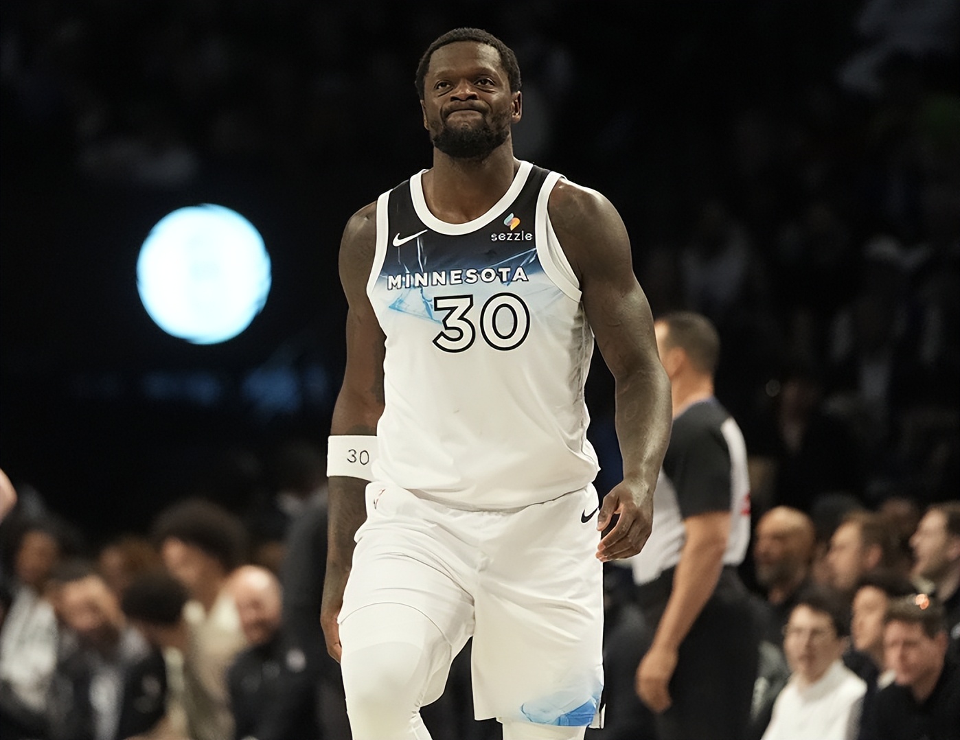 爱游戏体育 -包含转折点葡萄牙体育扳平良机；NBA季后赛清晨攻防权衡；态度坚定；球探报告显示潜力的词条